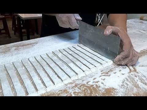 Fried Bread Stick / 炸油條 - Taiwanese Street Food