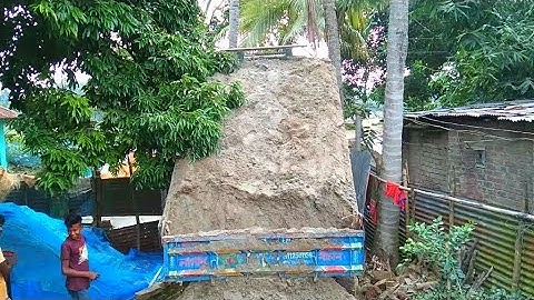 Sand Load From The Village River into Tractors,Unloading Over Rough Home Through Hydraulic facility