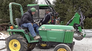 Kolik HP má traktor John Deere 855?