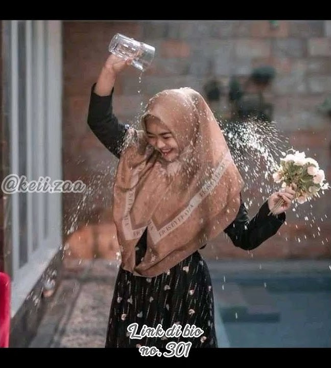 Musim hujan cocoknya pake jilbab ini buat kalau pergi pergi biar ga basah pas kena hujan #shorts