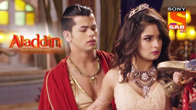 Pantiesdagi rus qizlari oyoqlarini xususiy ravishda yoyishadi Onam