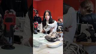 Customizzare con @clessiolab un AIR FORCE 1 in università #sneakers #sneakerhead #artist #moda