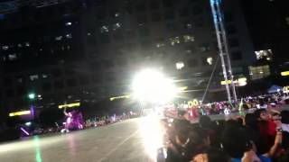 130119 EXO - Hawak Kamay (Sehun giving the flower to me)