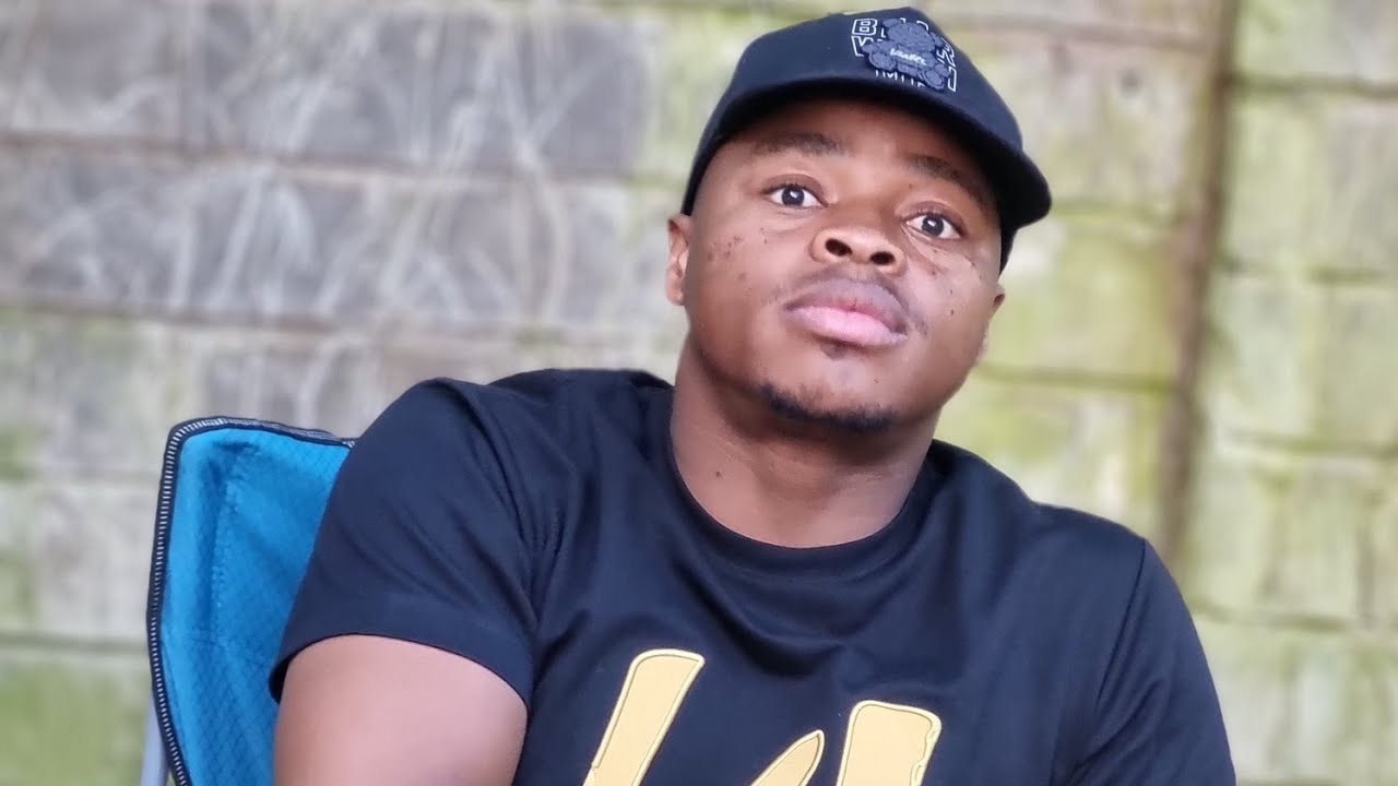 Ntencane egonyuluka ngomlando wakhe evakashelwe iBhanyazile TV2.