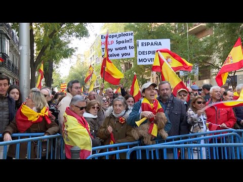 Nueva protesta en Ferraz en contra del &quot;golpe de Estado&quot;