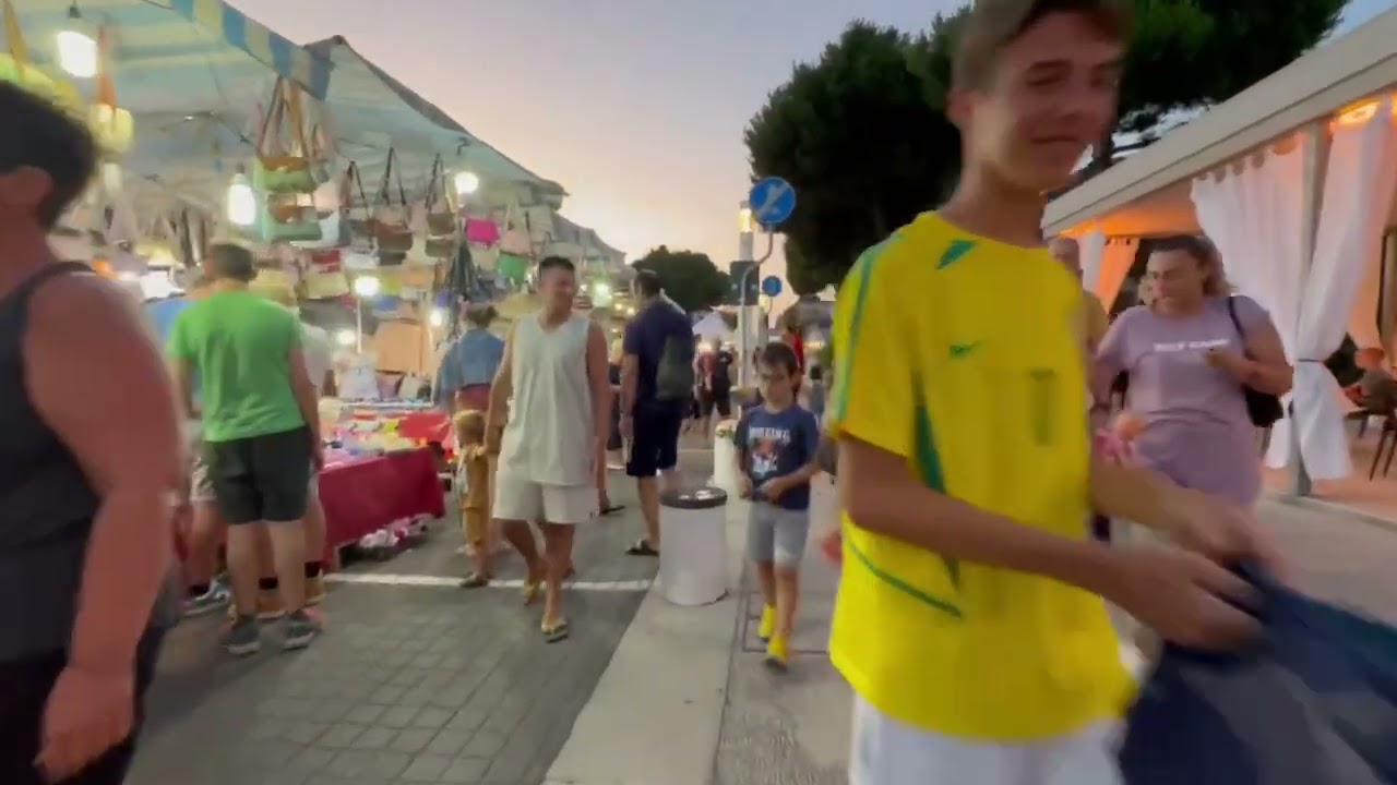 Evening walk at Ca’ Savio market 13. juli 2023