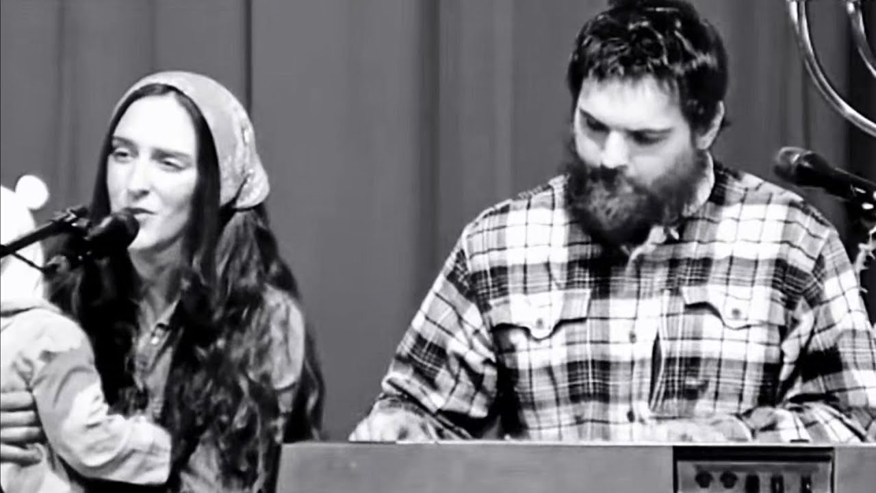 The One Who Saves (Psalm 22) [Live] - John & Angela McVicker