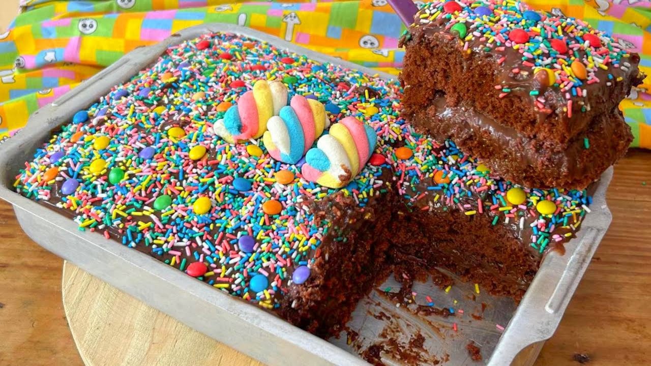 BOLO DE CHOCOLATE COLORIDO E RECHEADO PRO DIA DAS CRIANÇAS / MASSA FOFINHA E MOLHADINHA