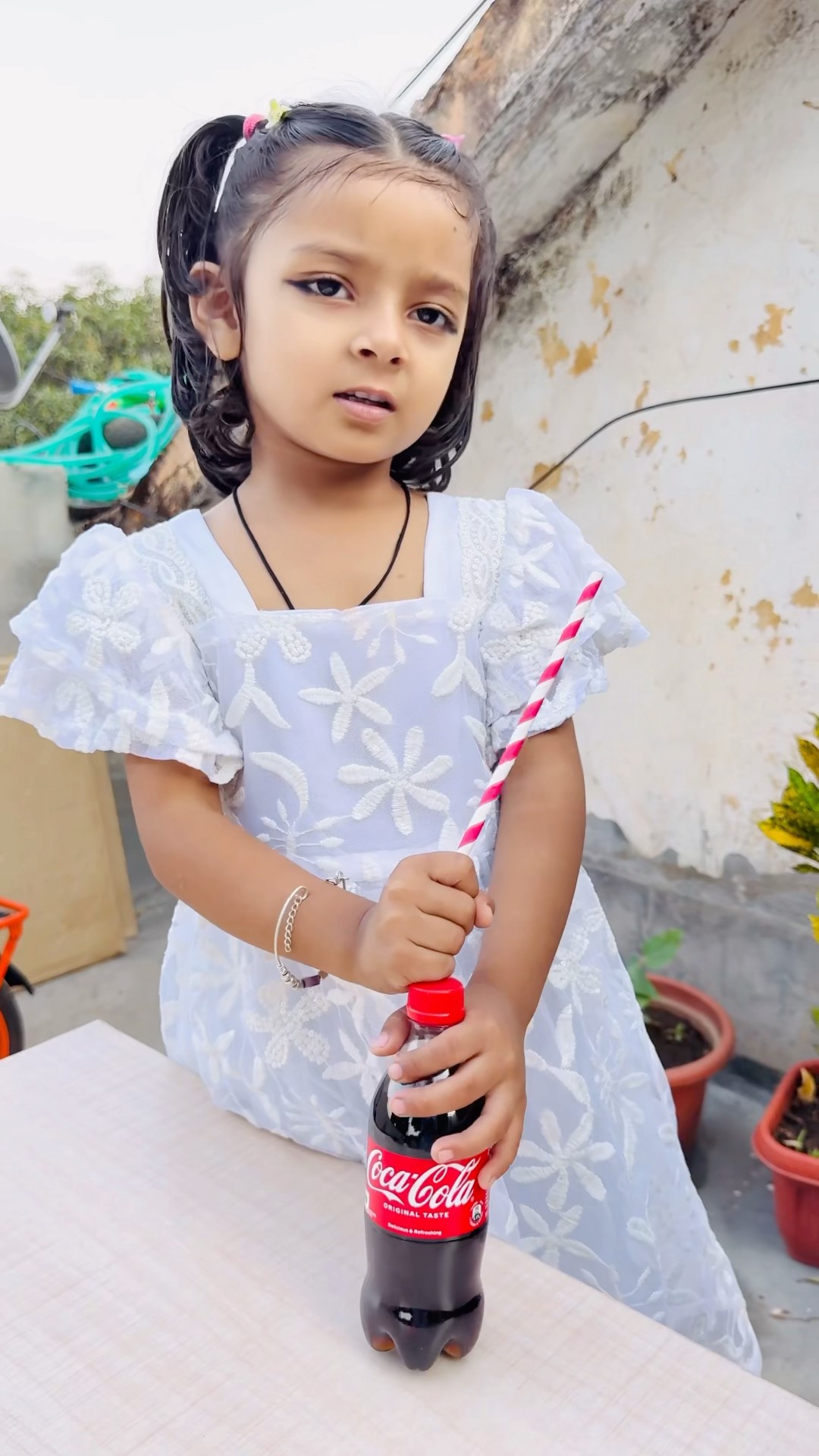 Tooktook thak gai mummy ko samja ke kaise piye?