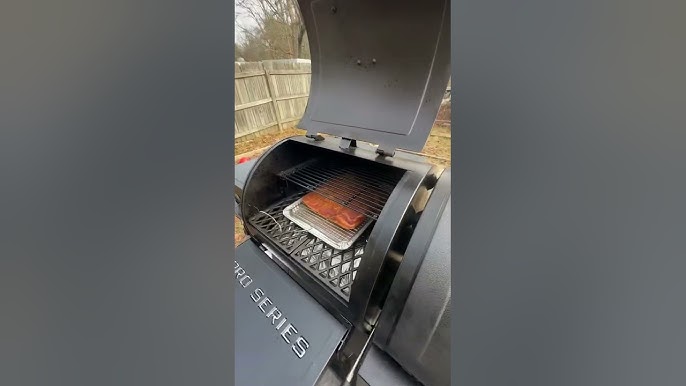 Wood Fired Pizza in 4 Minutes! / On The Ninja WoodFire Outdoor Grill /  Awesome! 