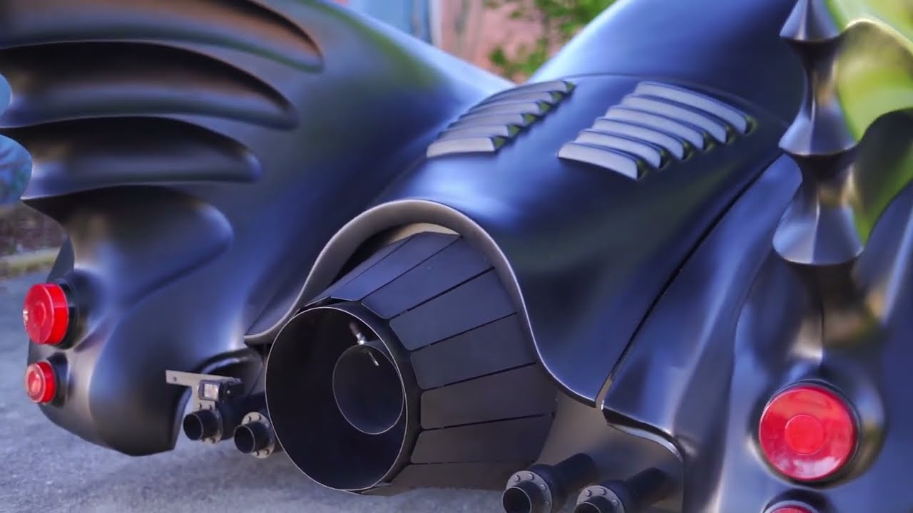 レーシングカー　バットマンクラシック Batman Gotham Cruiser - YouTube