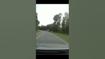Speeding on a curve is dangerous - Dashcam