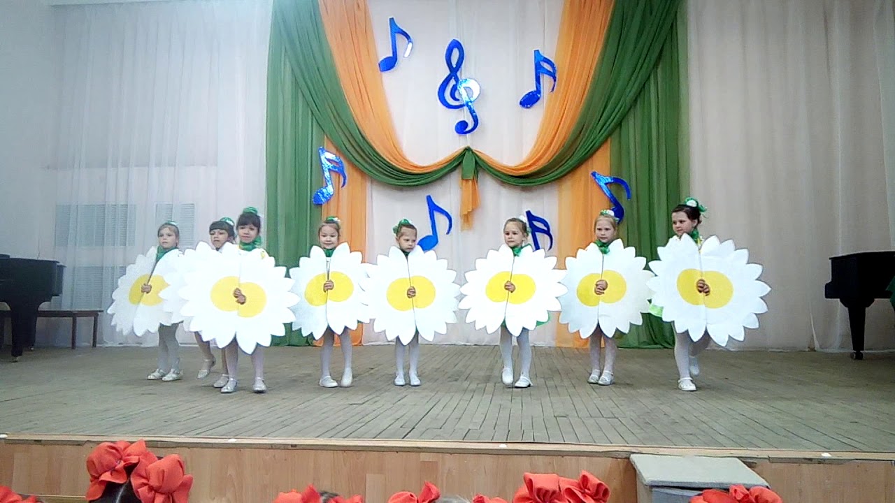 танец под песню ромашка. ансамбль народного танца ромашки. танец ромашки в детском саду. танец под песню ромашка. танец с ромашками.