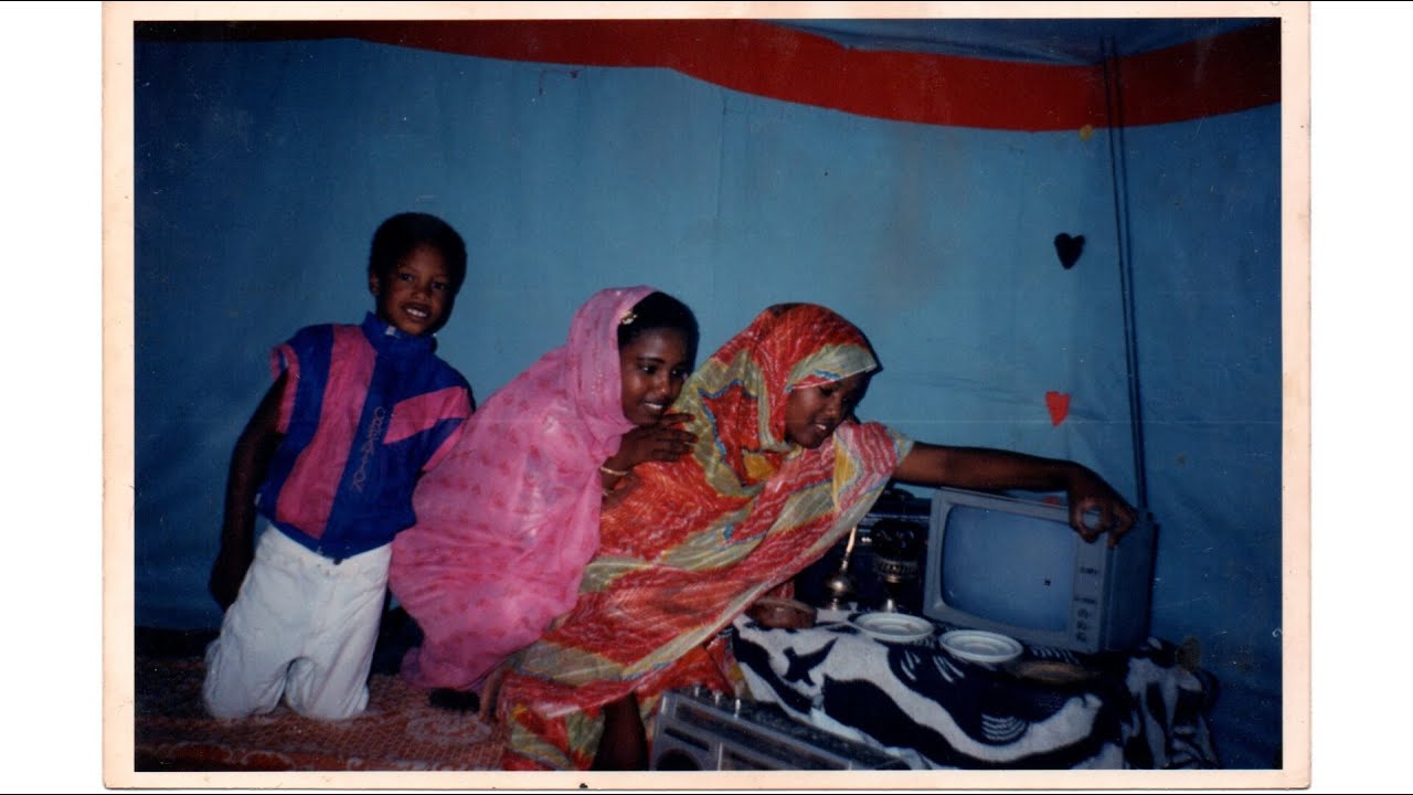 在 YouTube 上觀看「Aziza Brahim - Mawja (official lyrics video)」 在 YouTube 上觀看「Aziza Brahim - Mawja (official lyrics video)」