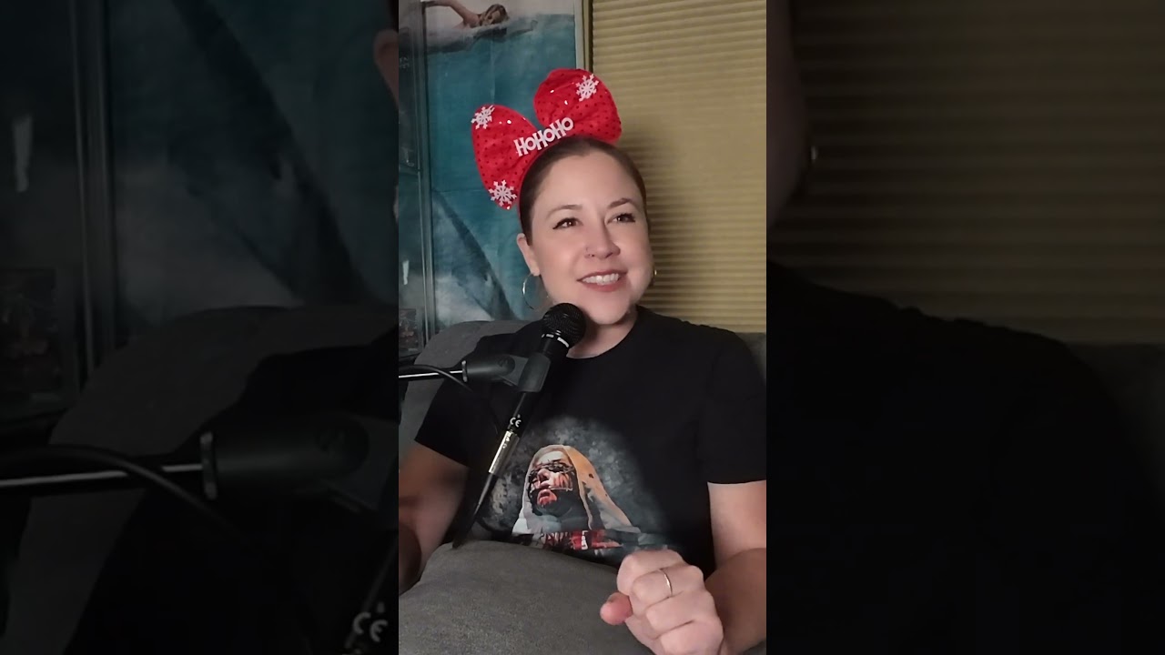 A mall Santa got a little overprotective of his chocolates. 