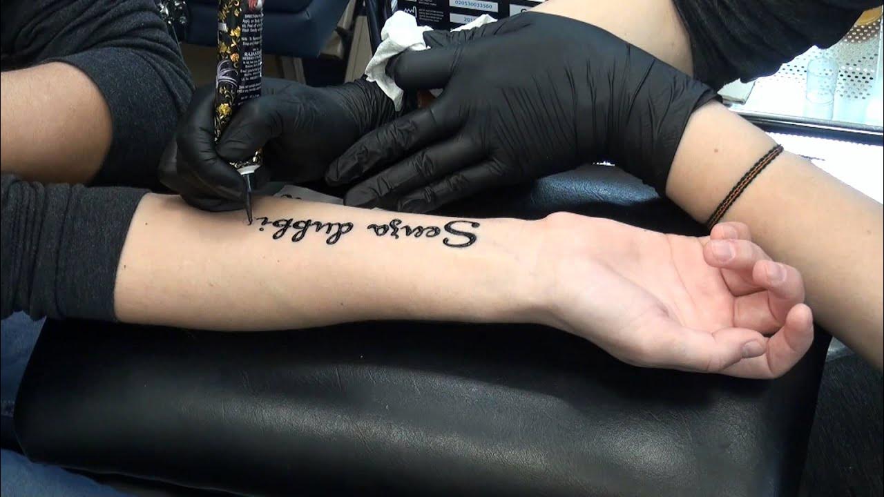 Сколько будет набить тату. Какие тату можно сделать. Набить тату на руке. Процесс нанесения татуировки. Сколько будет набить тату.
