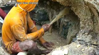 MINI GOLD MINES PRODUCE TENS OF MILLIONS | Mini mines produce kilograms of gold.