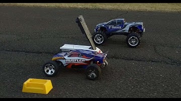 Rustler XL-5 vs Emaxx Drag Race.