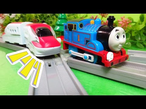 プラレール きかんしゃトーマスの仲間たちと新幹線の車両を箱