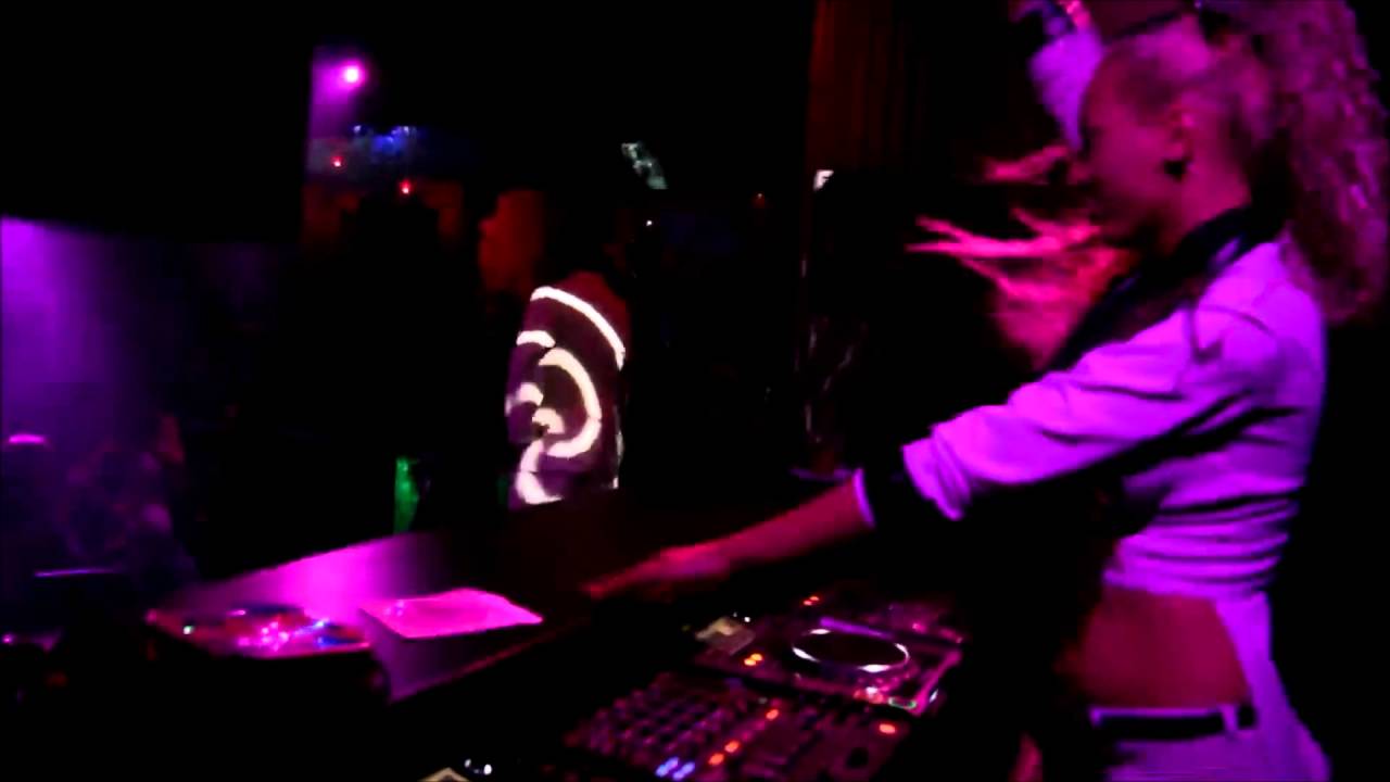 Dj Euphoria, Book Now ! auf YouTube ansehen Dj Euphoria, Book Now ! auf YouTube ansehen