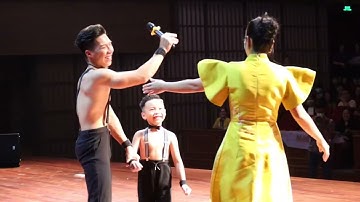 Khán Giả Hét Như Sấm Sét Khi Hai Cha Con Trình Diễn