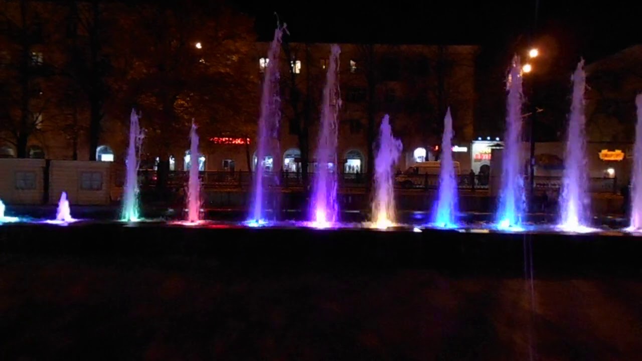 Фонтан рядом с моим домом. A fountain next to my house.