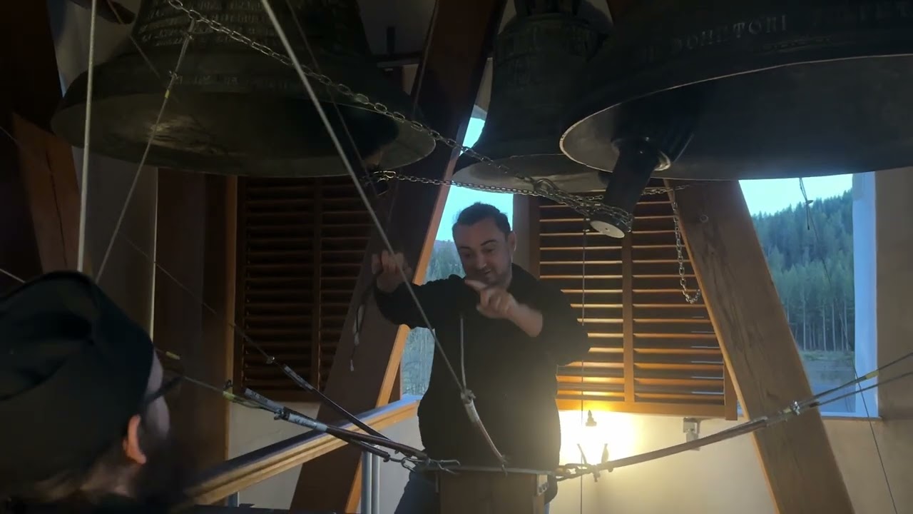 1 noiembrie 2024, clopotarul Denis Latishev, melodii nocturne la mănăstirea Putna, Suceava. Clopote!