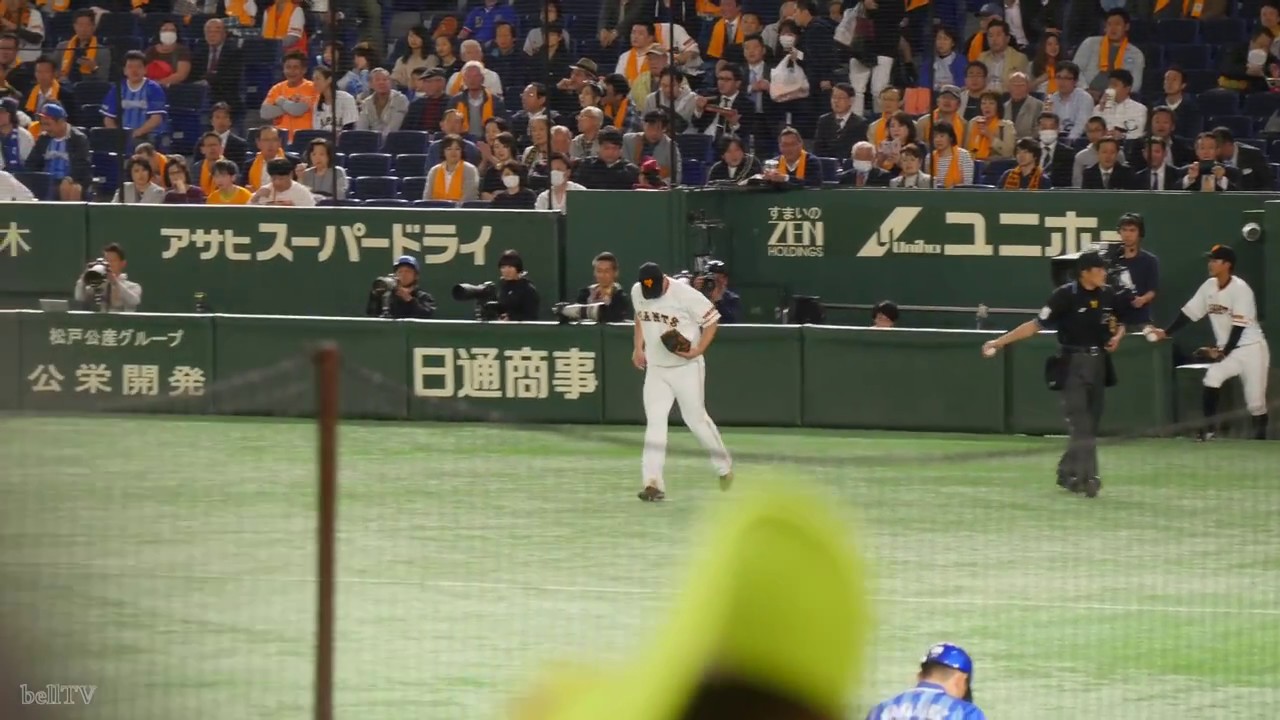 18 4 10 山口俊のコンタクトレンズ交換に笑いとブーイングが起こる Youtube