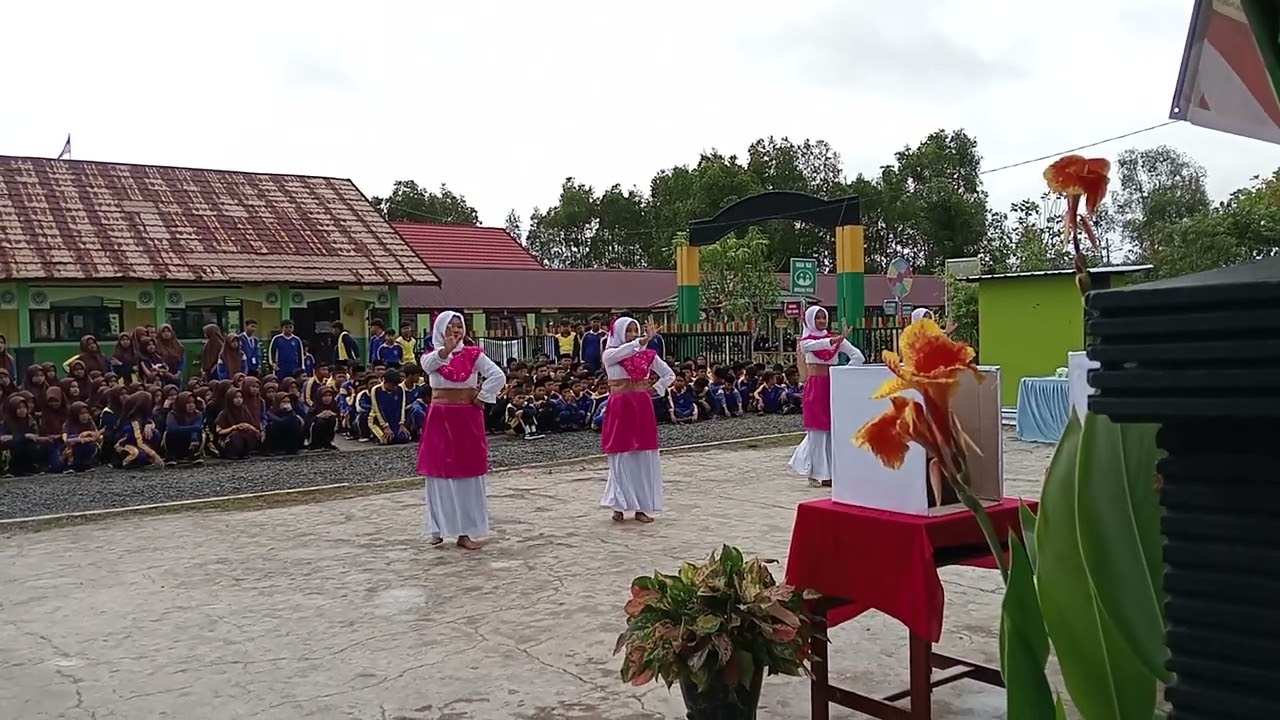 Penampilan Tari Melayu pada Pemilos MTsN 1 Pulang Pisau