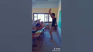 صلاح الدين الايوبي بني ايه بنى القلعه 