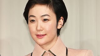 黒木華、黒髪ショートでハンサムに　大人のピンクワンピで上品コーデ