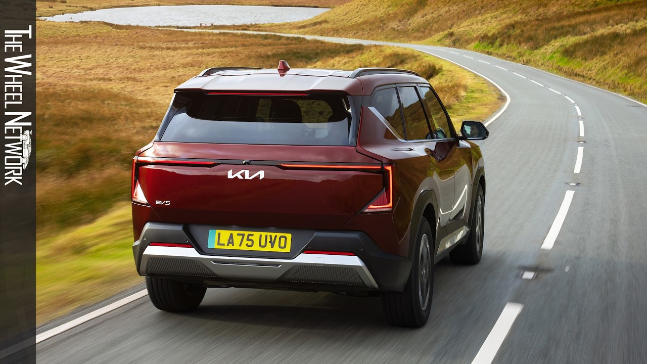 2026 Kia EV5 Air 81.4 kWh | Magma Red | Driving, Interior, Exterior (UK Spec)