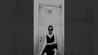 Download Lagu cewek cantik merokok MP3