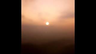 Pesona puncak gunung gondopurowangi di pagi hari