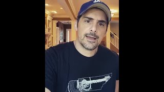 Download Lagu Brad Paisley opent vanavond een drive-in concertreeks in het Hollywood Casino Amphitheatre MP3