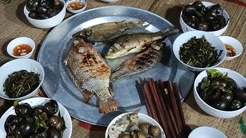 Bữa cơm đạm bạc trên nhà sàn gắn với tuổi thơ của mình/ cuộc sống thường ngày 