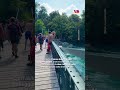 In Svizzera i pendolari tornano a casa galleggiando nel fiume Aare