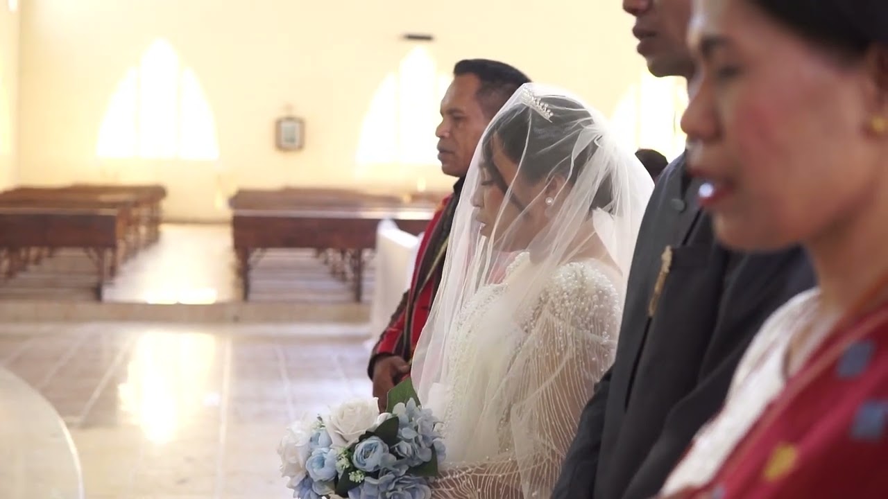 Misa Pemberkatan Ipi & Ratna di Gereja ST. Theresia Kefamenanu