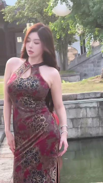 Absolutely stunning in this cheongsam!