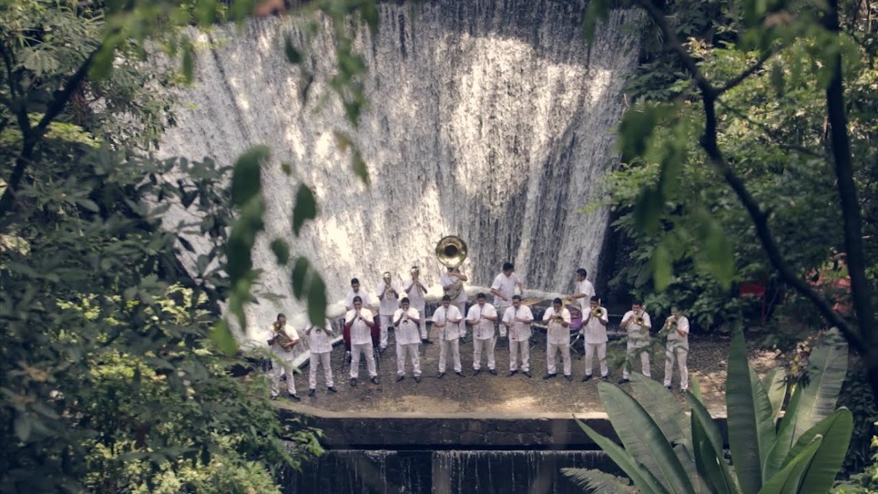 La Innovadora Banda Odisea / Mahalageasca Oficial