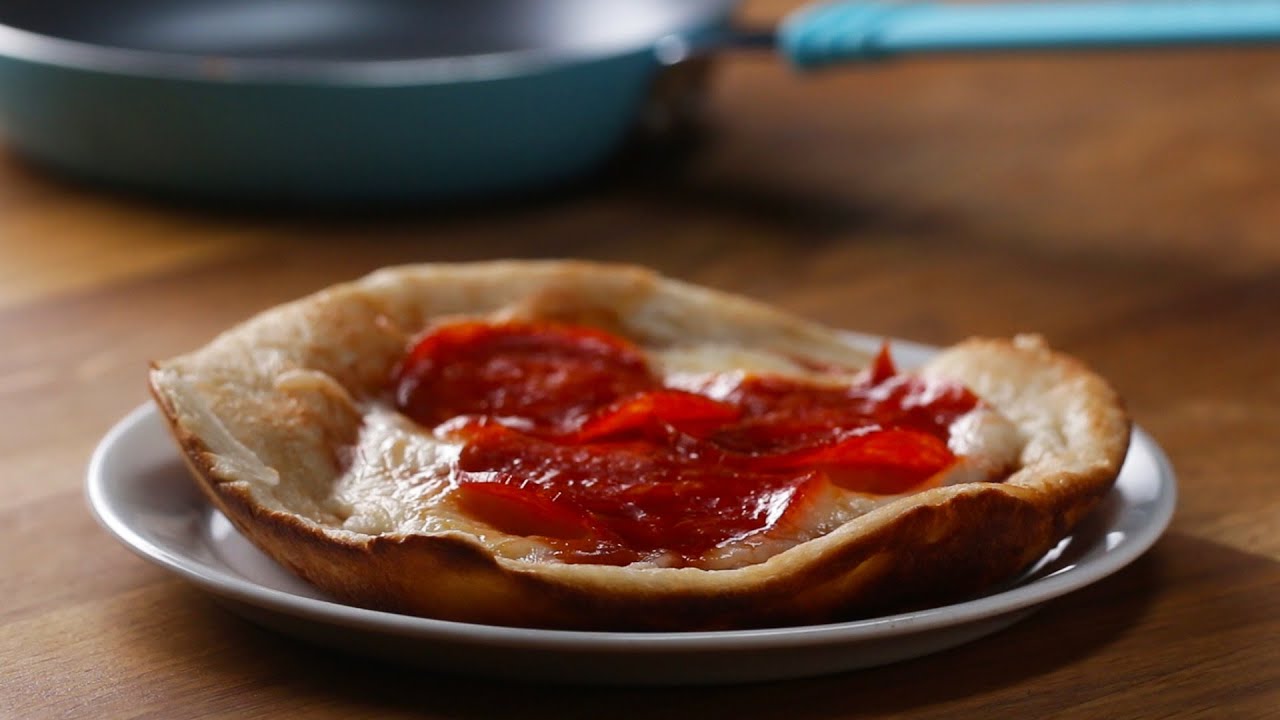 Watch  chef demonstrating MINIATURE COOKING by frying