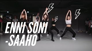 What if foreigners dance on ' Enni Soni' from saaho- fun mix song