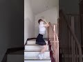 韓国JK学校の階段でダンス