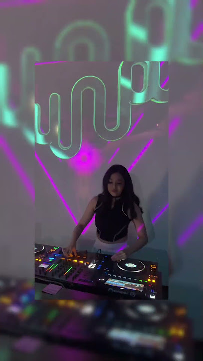Belah hati aku meoong 🌺 #putriuna #djuna #djunasawer #djunatermeong #dj #dance #remix