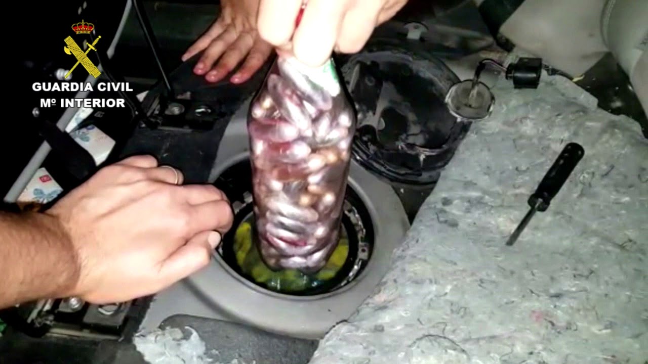 💥🔴Bellotas de hachís ocultas dentro del depósito de un vehículo🔴💥🟥🟨🟥