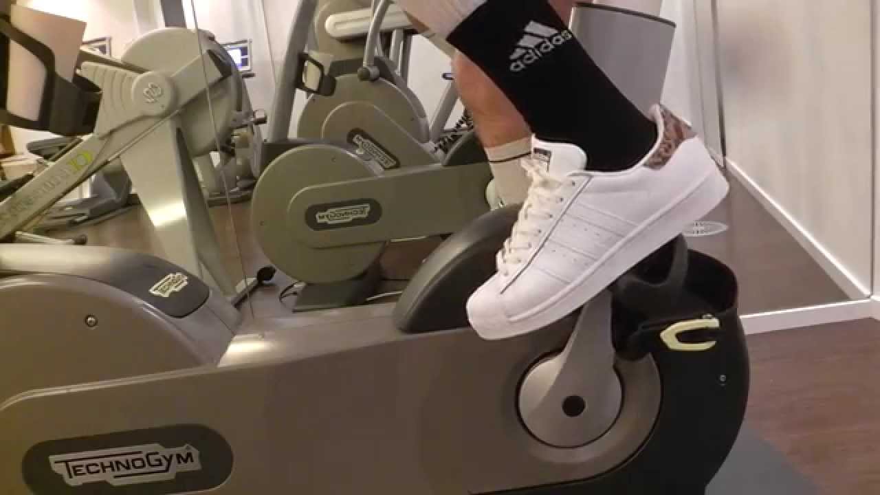 LISA - ADIDAS SUPERSTAR à la gym - YouTube