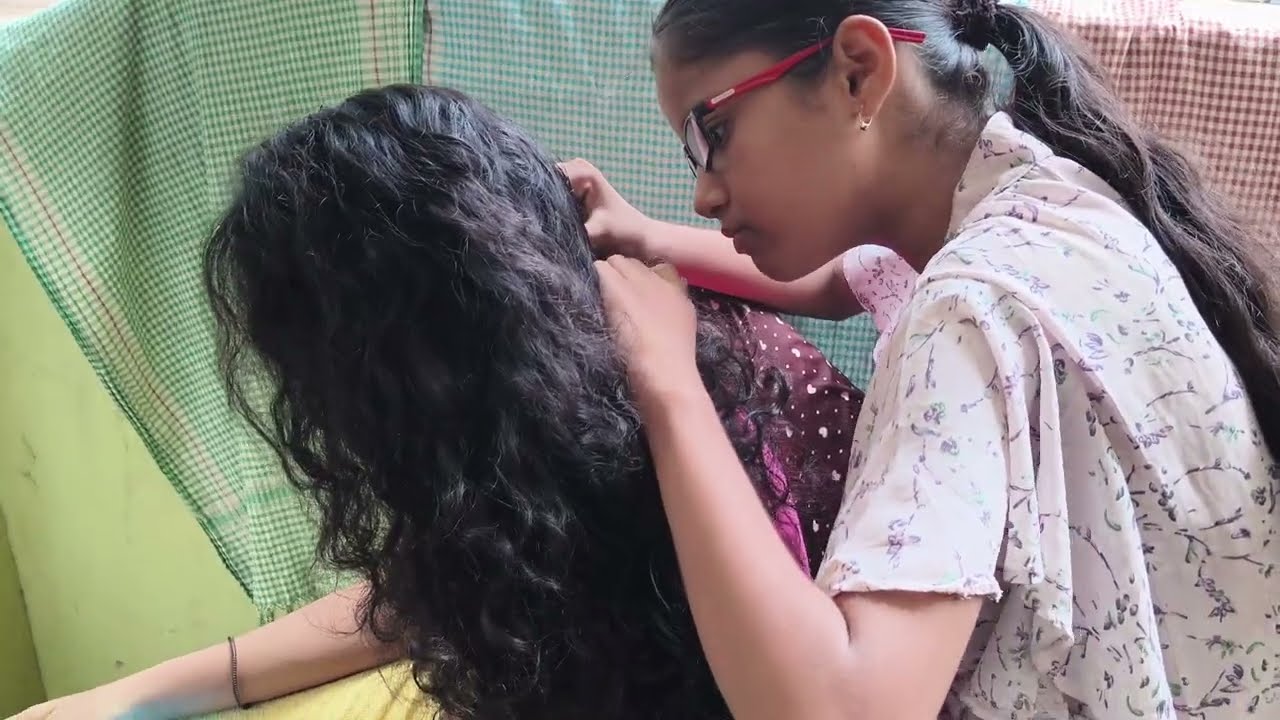 Pinky checking Tinky's maggy hair 