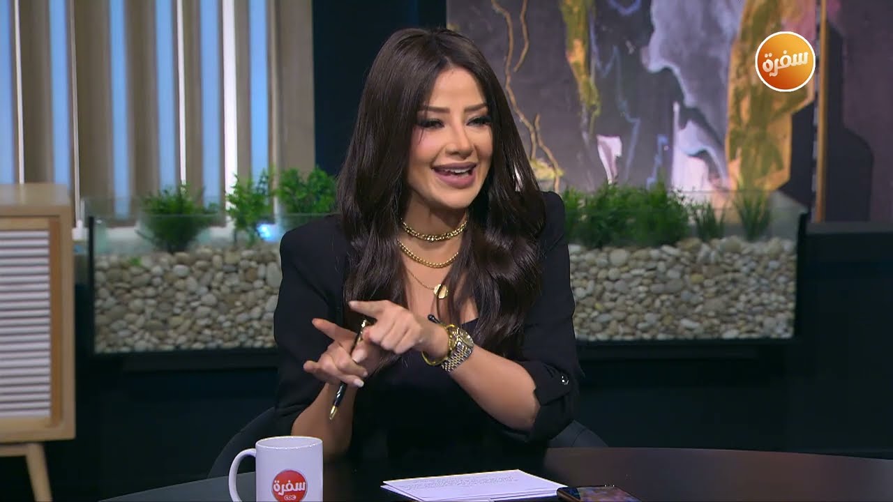 مشكلة إحدى المشاهدات قلبت استوديو #هي وبس | هي وبس