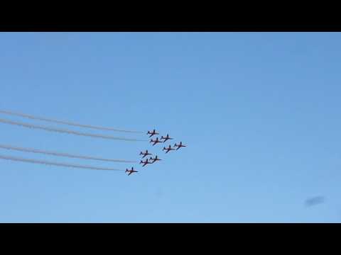 RAF Red Arrows - Hurricane Formation/Victor...  Roll - Newcastle, N.Ireland - Sat 7th August 2010 (HD)