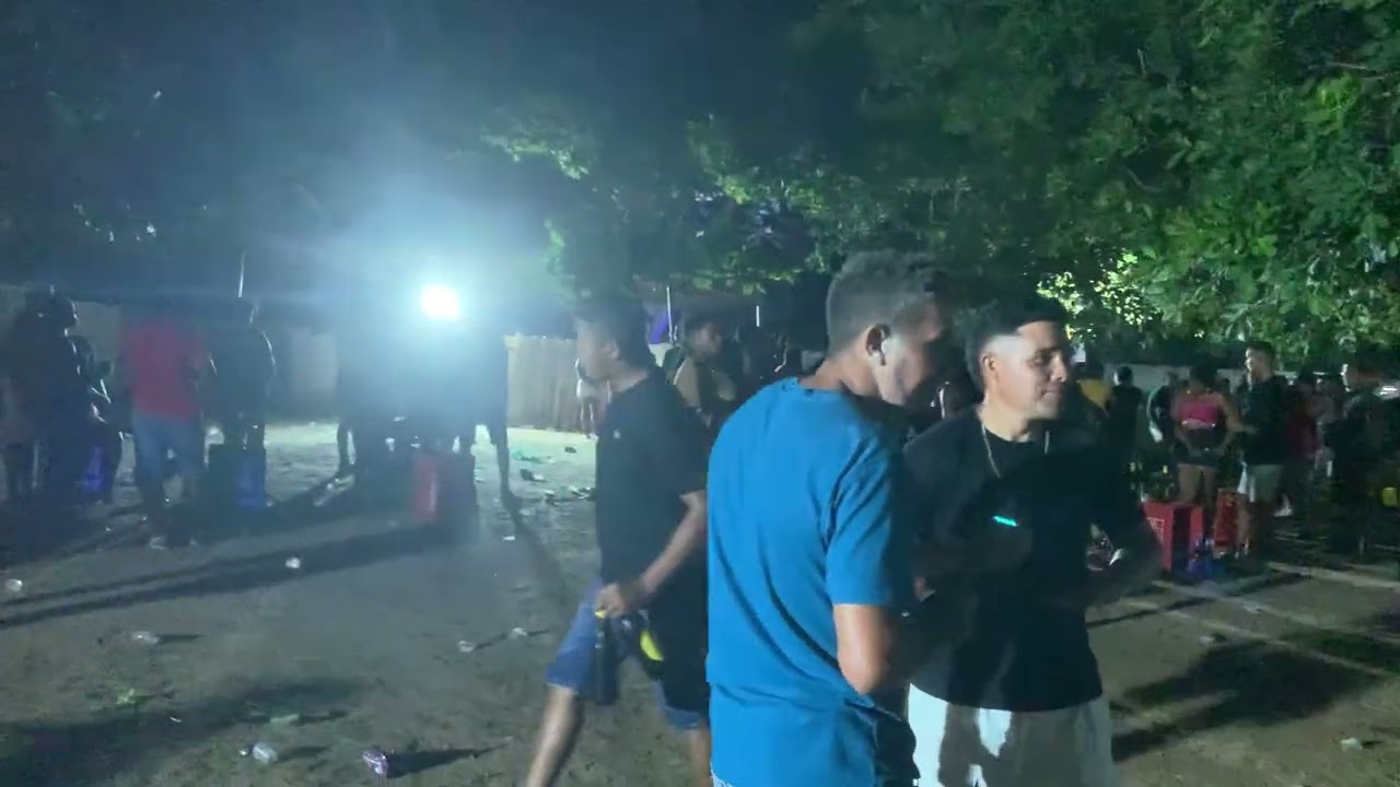 MARCELO ROOTS  ARREBENTOU NA SEQUÊNCIA DA IRMANDADE  NA SEGUNDA FEIRA FEIRA DE CARNAVAL EM LIMOAL 